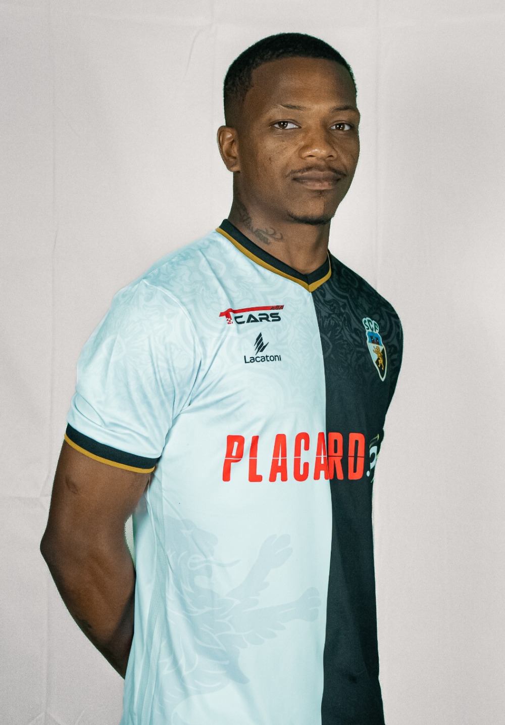 Maxuel emprestado ao CF 