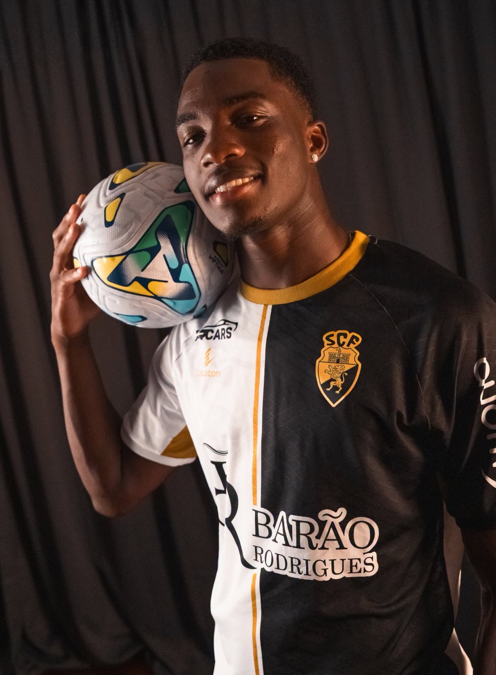 João Gastão já é um Leão de Faro!