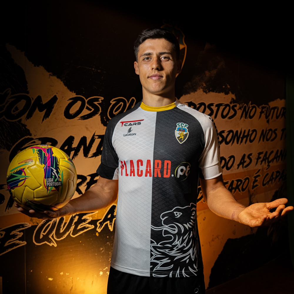 Samuel Justo já veste as cores do Farense!